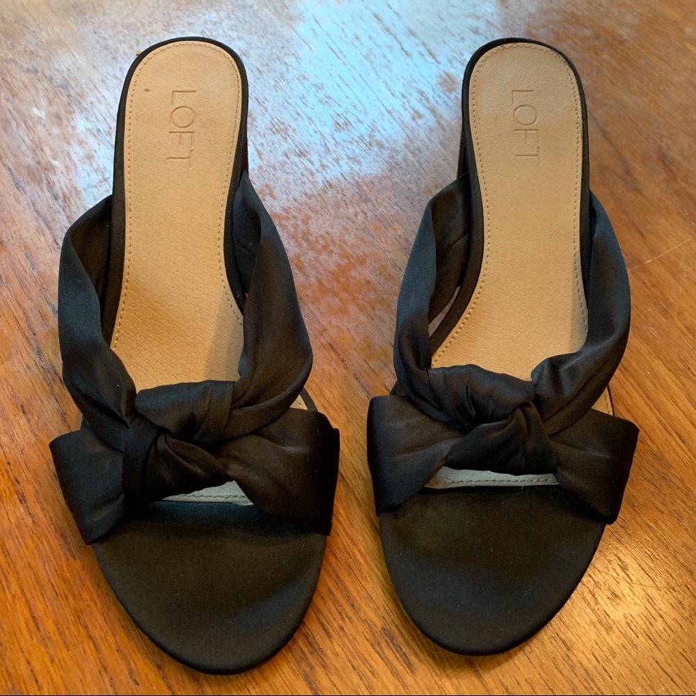 Ann Taylor LOFT Black Twist Block Heels